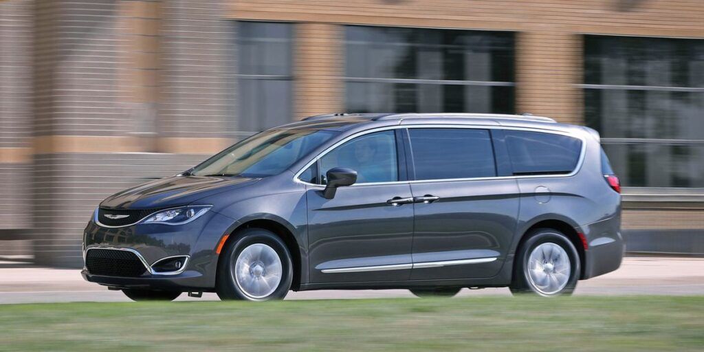 Revisión, precios y especificaciones de la Chrysler Pacifica 2017