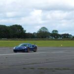 ¿Quién ganará en la carrera entre Ferrari 488 y Superkart?