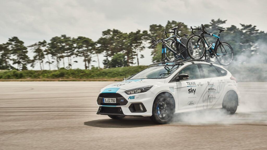 Ford Focus RS sale del coche en el Tour de Francia 2017