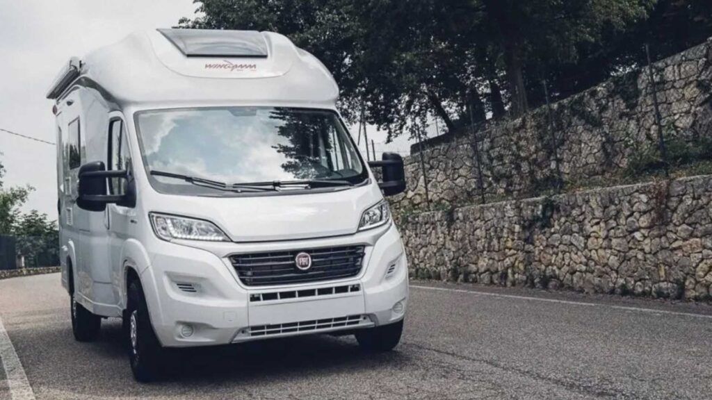 ¿Quieres comparar la Wingamm Oasi 540 o una camper Fiat Ducato?