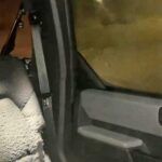 ¿Por qué el interior de este Ford Mustang está cubierto de nieve?