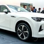 Eche un vistazo de cerca al nuevo Mazda CX-60, que nos presenta los seis cilindros en línea y la tracción trasera