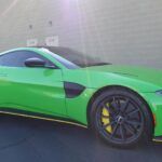Este Kermit Green Aston Martin Vantage podría ser la mejor manera de causar sensación