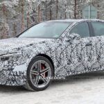 Mercedes-AMG E53e Hybrid espiado con ruedas que no coinciden, tubos de escape cuádruples