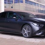 Mat Watson lleva el nuevo Mercedes EQE a la autopista en Alemania