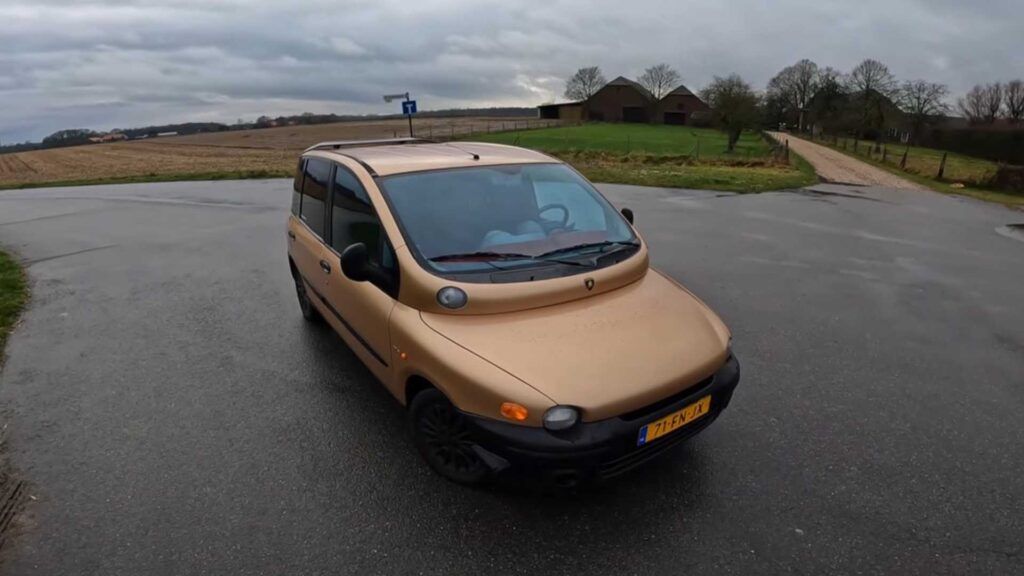y Fiat Multipla da lo (poco) que tiene en la Autobahn