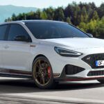 Hyundai i30 N Drive-N Limited Edition presentado con llantas y calcomanías de bronce