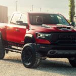 Las camionetas no se vuelven más locas que esta Ram 1500 TRX de seis ruedas