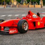 Un Ferrari F300 de F1, de Michael Schumacher, vendo un Subasta