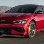 El KIA EV6 GT 2023 hace su debut en América del Norte en The Quail con un rendimiento que rivaliza con los autos deportivos