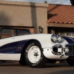 Este es un clásico Corvette de carreras para llevar a cualquier parte, incluso a los autos y cafés locales.