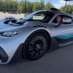 Realice un recorrido por el Mercedes-AMG One durante un evento especial de conducción para clientes