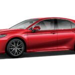 Toyota le da al Camry 2023 de Japón y a los hermanos del Daihatsu Alti un nuevo toque de rojo y un interior marrón