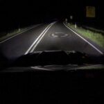 Ford presenta unos faros que proyectan señales en la carretera