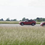 ¿Puede el VW ID.4 más rápido competir con un Ford Mustang Mach-E de tamaño mediano y un Kia EV6?