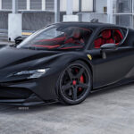 ¿Se ve bien este Ferrari SF90 Stradale con ruedas de repuesto?