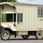 Aluminio con una autocaravana mas vieja del mundo