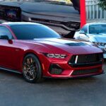 El Ford Mustang 2024 aterriza con tablero digital estilo BMW, caja manual y un 5.0 V8 que puedes encender desde el llavero