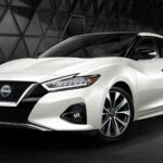 El Nissan Maxima 2023 obtiene un nuevo logotipo y un aumento de precio de hasta $ 1,100