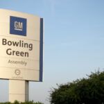 GM suspende la producción en las plantas de ensamblaje de camiones y Corvette debido a la escasez de piezas