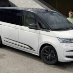 VW Multivan Edition visita el lado oscuro y recibe un paquete de «buenas noches» con una cama plegable