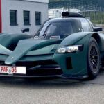 Vanwall muestra su Le Mans Vandervell 1000 Hypercar con el accesorio más cool del mundo: una matrícula