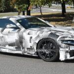 Debajo de este tambaleante V12 Ferrari Roma Mule se encuentra el sucesor del 812