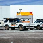 Los Overlanding Rivian R1T y R1S de Optima vienen con remolques que cargan los vehículos eléctricos