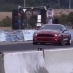 Este Ford Mustang ni siquiera estaba a salvo en una pista de carreras