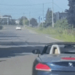 ¡El conductor del BMW Z4 abandona y desaparece!