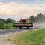 Compartir la carretera con vehículos agrícolas