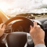 ¿Conducir con vacío es malo para tu coche?