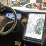 El ingeniero de Tesla testificó que el video de conducción autónoma fue un montaje, según el informe.