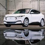 Los vehículos eléctricos de Ford obtienen acceso a Supercharger en 2024, los puertos de carga de Tesla en 2025