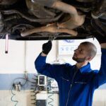 Imagen sobre Cómo comprobar el estado de los amortiguadores sin taller trabajando