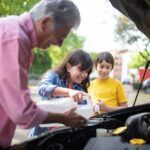 Imagen sobre Cómo revisar y rellenar los niveles de líquidos del coche