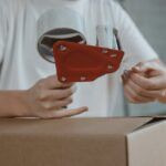 Imagen sobre Documentación necesaria para la compra de un coche de segunda mano trabajando